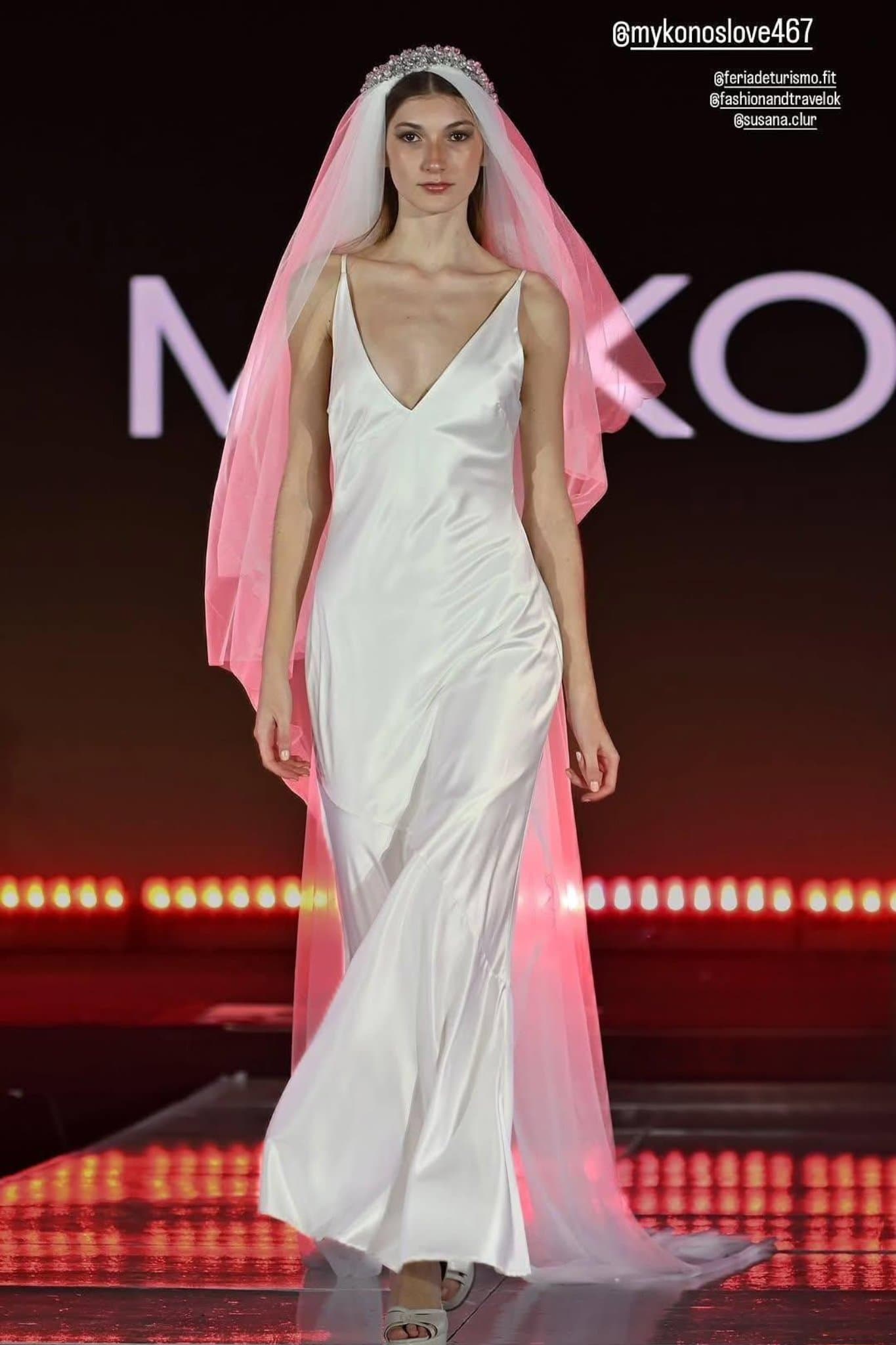 L561 Vestido largo Saten Grecia Blanco